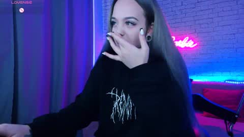 Nica online show from December 8, 2024, 8:09 am