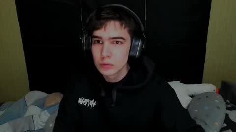 Snapshot of _crise_next_door_ chatting on February 20, 2026, 12:05 pm _crise_next_door_ online show from February 20, 2026, 12:05 pm