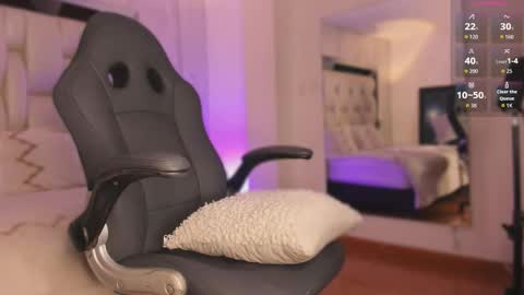     online show from November 5, 2025, 9:15 pm