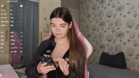 _cute_ice online show from October 6, 2025, 5:05 am