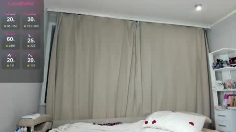 Emilia online show from December 15, 2025, 11:03 am