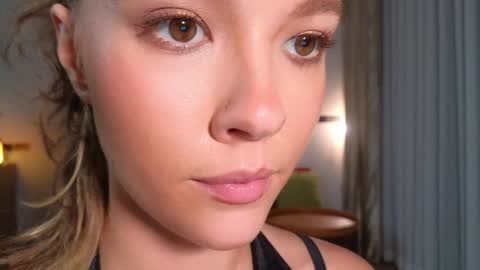 DemiDee online show from October 10, 2025, 3:44 pm