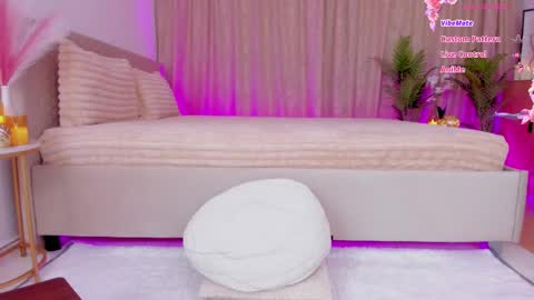 Just Dia online show from November 23, 2025, 7:02 pm