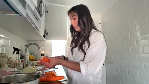 Snapshot of _elena_barra chatting on October 1, 2025, 4:13 pm  elena barra online show from October 1, 2025, 4:13 pm