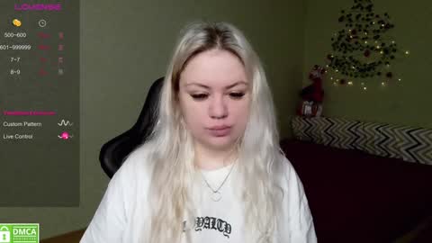 Snapshot of _elven_dreams__ chatting on December 25, 2024, 5:37 am chloue and Gretta online show from December 25, 2024, 5:37 am