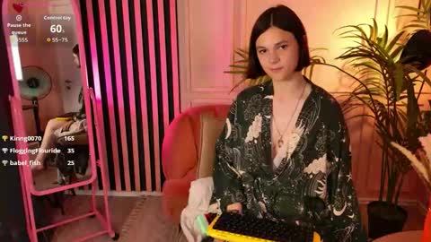 Snapshot of _emi_mi_ chatting on June 5, 2026, 6:52 am Emi online show from June 5, 2026, 6:52 am