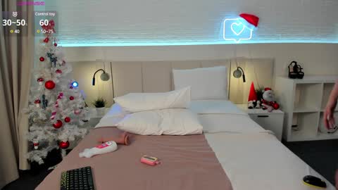 Snapshot of _emiliaa_ chatting on December 10, 2024, 6:22 am Milana online show from December 10, 2024, 6:22 am