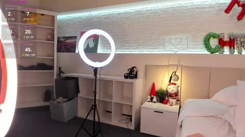 Snapshot of _emiliaa_ chatting on January 4, 2025, 9:10 am Milana online show from January 4, 2025, 9:10 am