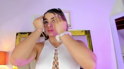 Isabella online show from February 2, 2025, 12:02 pm