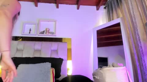 Isabella online show from February 22, 2025, 3:14 pm