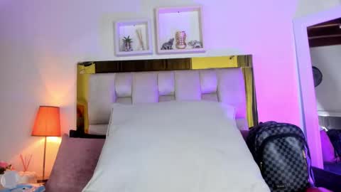 Isabella online show from October 4, 2025, 12:14 pm