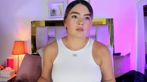 Isabella online show from October 21, 2025, 12:06 pm