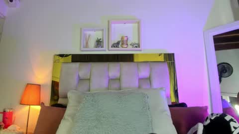 Isabella online show from October 27, 2025, 12:09 pm