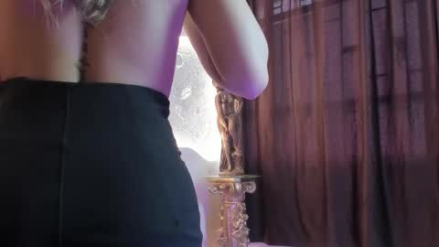 _emmawalka online show from October 15, 2025, 3:01 pm