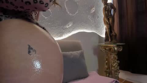 _emmawalka online show from October 31, 2025, 5:25 pm