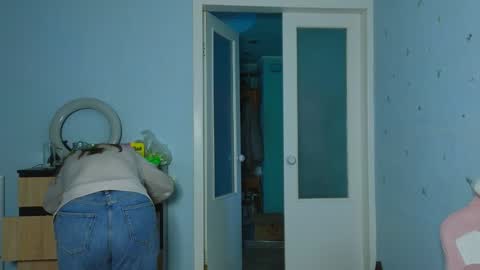 Sam  online show from February 4, 2025, 2:21 pm