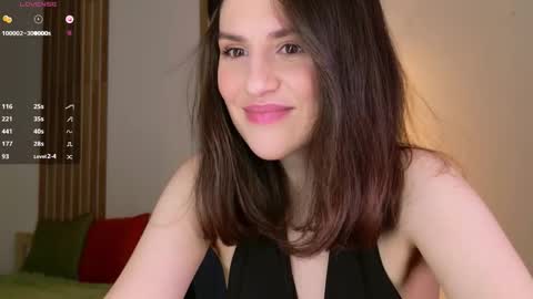 _esmeraldiyaa_ online show from February 18, 2026, 9:55 pm