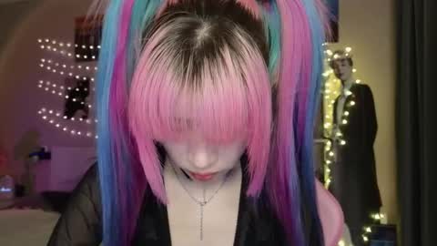 EveEva online show from February 25, 2026, 2:54 am