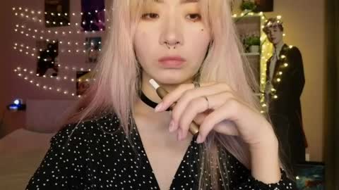 EveEva online show from April 19, 2026, 2:00 am