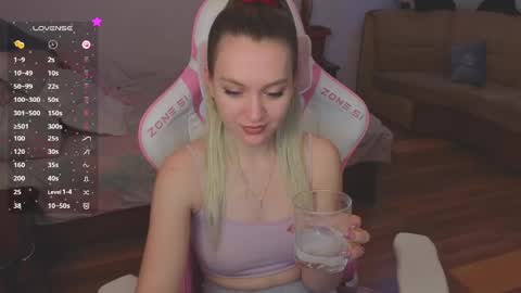 Snapshot of _evellyn_ chatting on January 11, 2025, 7:49 am Evie online show from January 11, 2025, 7:49 am