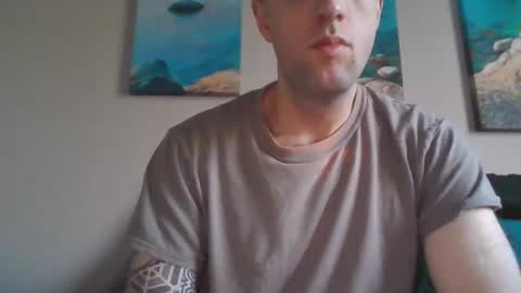 Snapshot of _evianxx chatting on November 23, 2025, 5:24 pm _evianxx online show from November 23, 2025, 5:24 pm