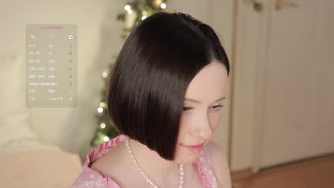 Snapshot of _female_essence_ chatting on January 3, 2025, 10:29 pm Essie online show from January 3, 2025, 10:29 pm