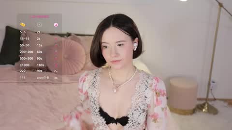 Snapshot of _female_essence_ chatting on March 6, 2025, 1:24 pm Essie online show from March 6, 2025, 1:24 pm