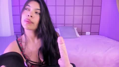 Gia online show from November 21, 2025, 4:27 pm