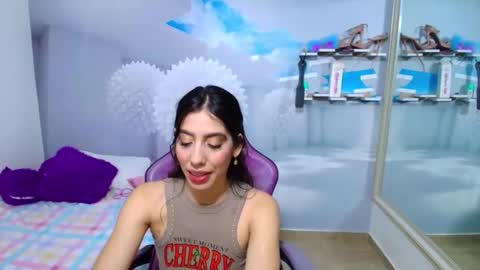 _gold_strawberry_ online show from May 5, 2026, 10:51 pm