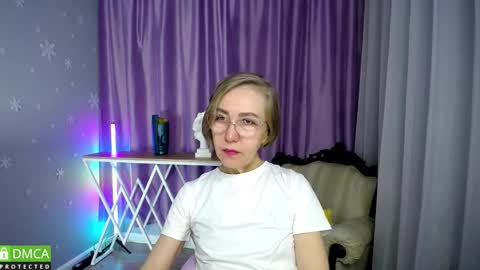 _greybunny_ online show from October 22, 2025, 11:43 am