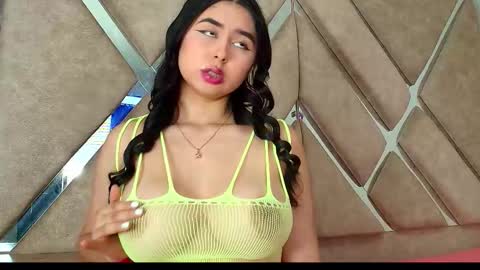 _hannahst online show from November 9, 2025, 3:27 am