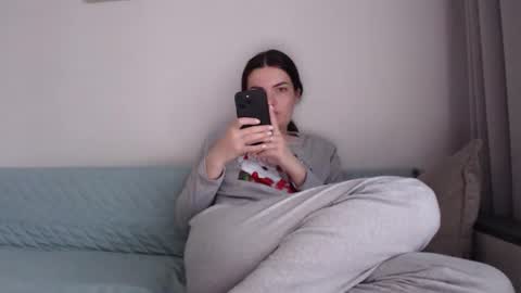 Snapshot of _hidden_frommymoom_ chatting on February 22, 2026, 8:13 am Criss4u online show from February 22, 2026, 8:13 am