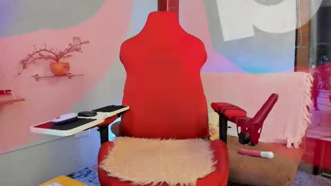 _hottie__ online show from September 15, 2025, 6:52 pm