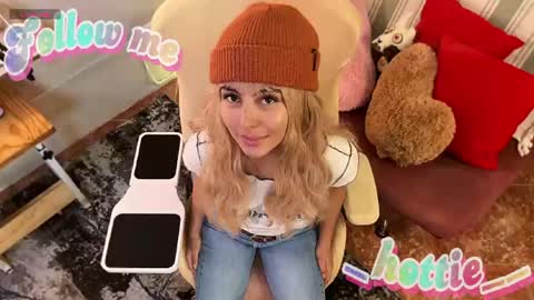 Snapshot of _hottie__ chatting on May 30, 2026, 11:13 pm _hottie__ online show from May 30, 2026, 11:13 pm