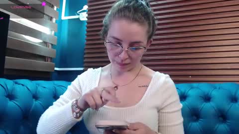 Isa online show from February 18, 2025, 2:27 pm