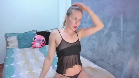 Snapshot of _jennyxoxo_ chatting on November 9, 2025, 9:13 pm JENNY online show from November 9, 2025, 9:13 pm