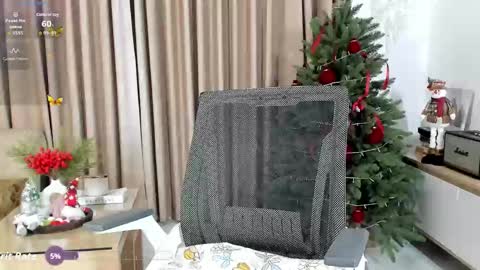 _joliie_ online show from November 22, 2025, 4:06 pm