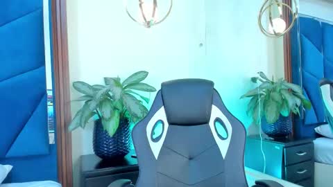 _julisweet_ online show from November 24, 2025, 12:16 pm