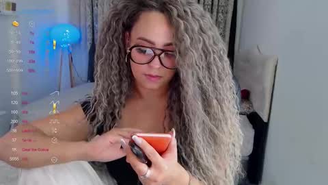 _just_a_queen_3 online show from November 10, 2025, 12:59 pm