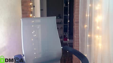  karolina online show from February 27, 2025, 6:42 pm