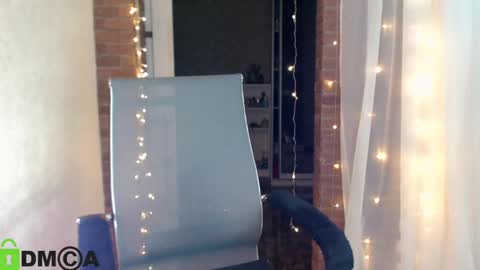  karolina online show from March 6, 2025, 6:37 pm