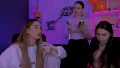 _kellykitten_ online show from April 1, 2026, 8:15 am