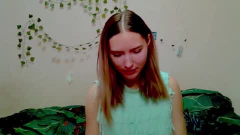 _kikiclark_ online show from November 21, 2025, 10:14 am