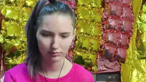 _kikiclark_ online show from April 13, 2026, 5:29 pm