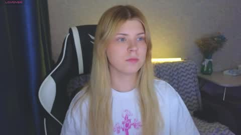 Snapshot of _kirieshka chatting on May 27, 2026, 8:28 pm Molly Emily online show from May 27, 2026, 8:28 pm