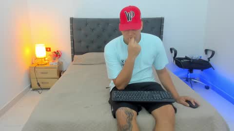 your favorite girl online show from December 22, 2024, 3:22 am