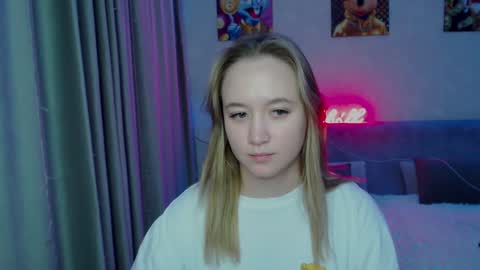 _lalune_ online show from December 25, 2024, 12:37 am