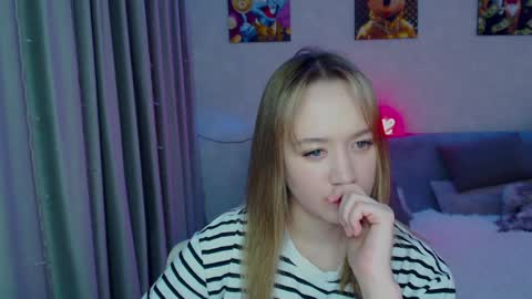 _lalune_ online show from December 26, 2024, 8:32 pm