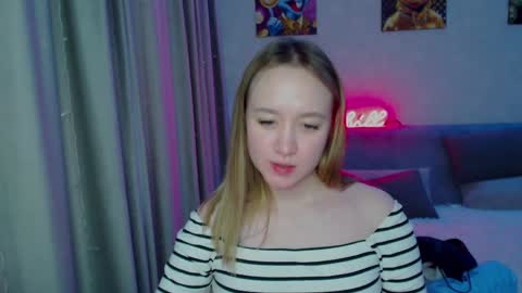 _lalune_ online show from December 28, 2024, 5:44 am