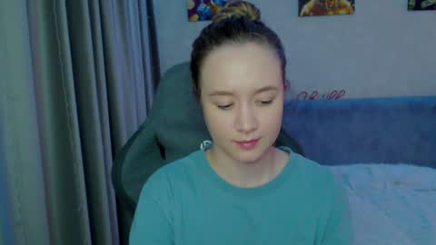 _lalune_ online show from January 25, 2025, 11:43 pm